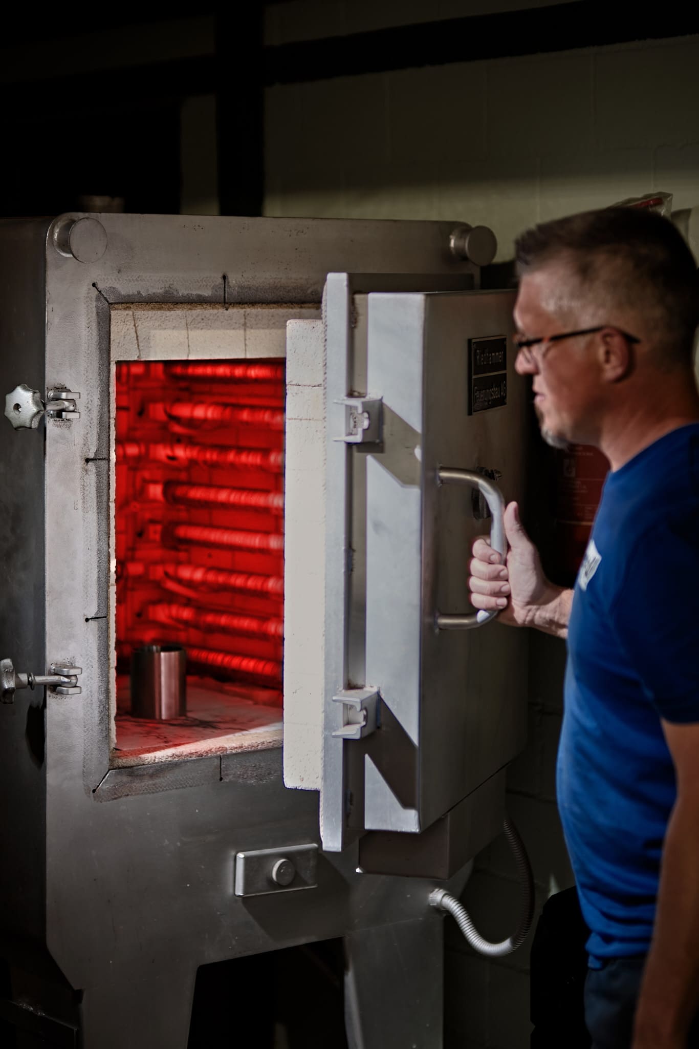 Graphitteil CNC gefräst von Lendi Präzisionsmechanik